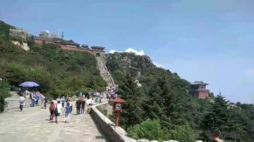 徒步 登泰山3南天门，天街，6小时登顶 2017-08-08 13点场