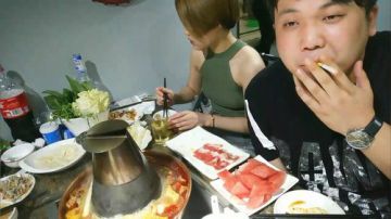约个美女吃牛蛙火锅！ 2017-08-15 19点场