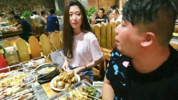 跟长腿妹子约次金正串烧 2017-08-17 19点场
