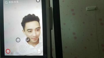 最近会带妹妹一起直播。 2017-08-18 02点场