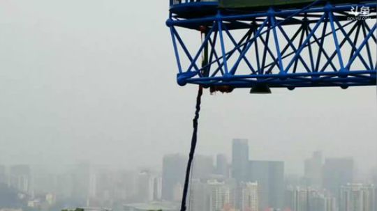 下午五点老二和萝卜挑战蹦极！ 2018-01-01 16点场