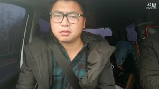 颠颠奶奶摔了一跤，今晚要赶回家 2018-01-08 10点场