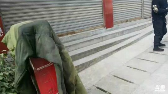 捡柴火的小男孩 2018-01-10 14点场