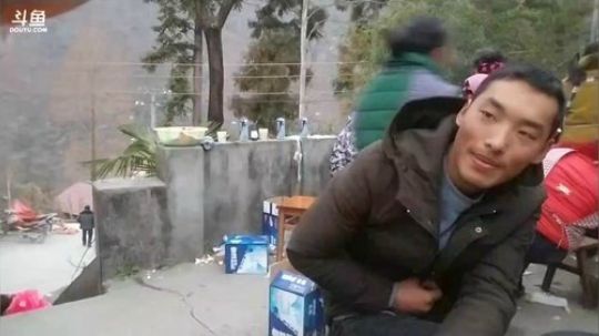 高山人家的猪喽喽全程直播 2018-01-12 18点场