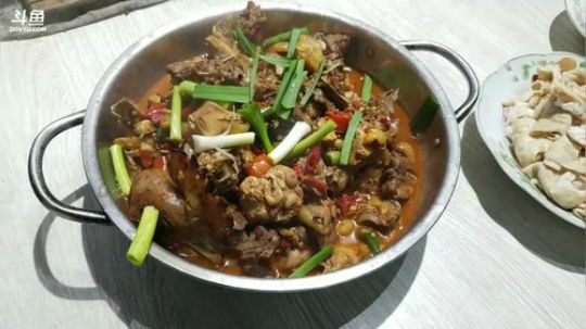 湘菜：干锅竹鼠，清炖大头鱼，干锅翘嘴 2018-01-20 16点场