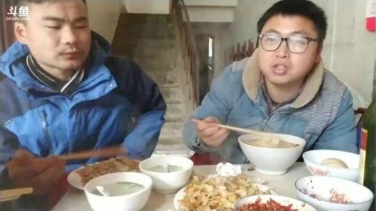 1人工怼塘，老二要浇2000桶求怼。 2018-01-21 09点场