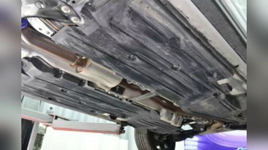 做工用料扎实到位，领克01的底盘设计确实不输合资品牌