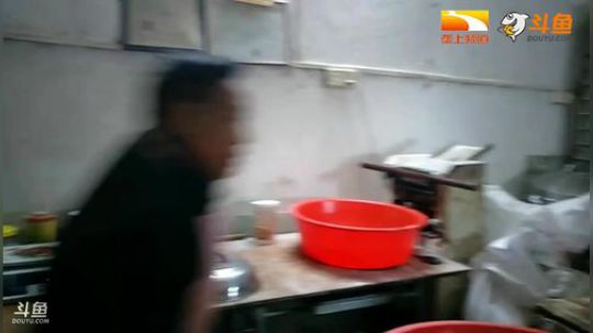 一根擀面杖闯广州 湖北监利老乡的包子生活 2018-01-31 00点场