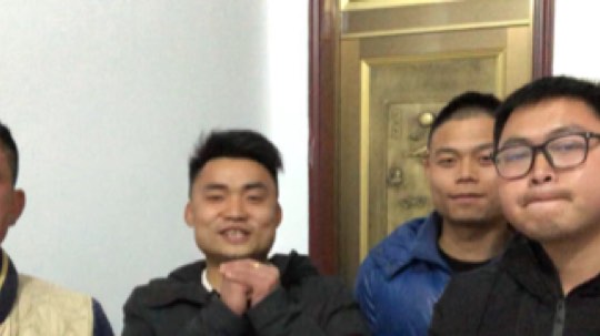 各位兄弟姐妹，过年好，喜气洋洋过大年