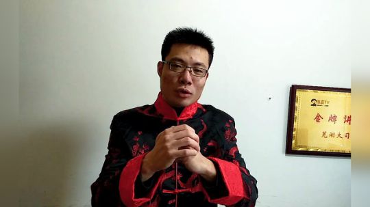 祝同学们新年快乐，新的一年一起皮个痛快！