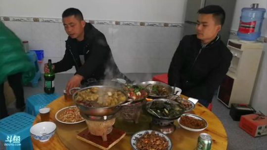 大家新年快乐哦， 2018-02-15 16点场