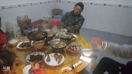 大家新年快乐哦， 2018-02-15 05点场