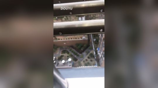 这两天回老家有点事，电都被风吹停了，暴风雨的来临，你们还好吗