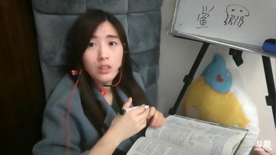 娜娜：今晚读百科全书喽～少年版的呢 2018-03-06 20点场