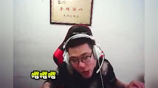 马老师化身嘤嘤怪，一顿吹比却被女警活活点死