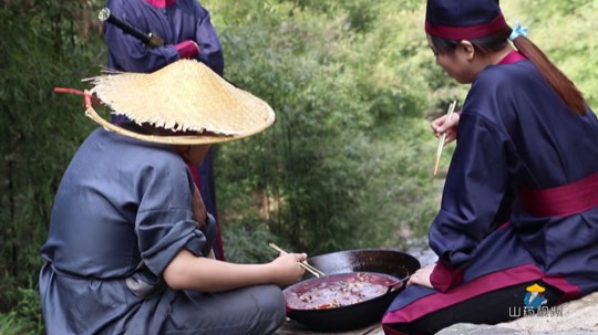 一锅极品火锅鱼，春风一吹，满山留香