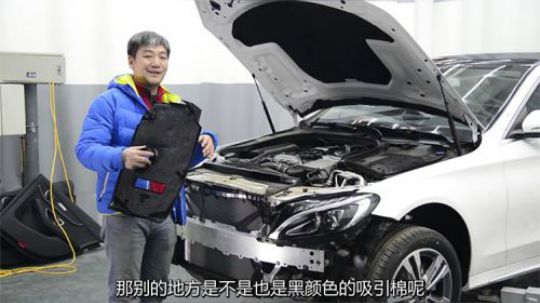 史上最厚防撞梁！奔驰C虽然不好开但依旧是奔驰