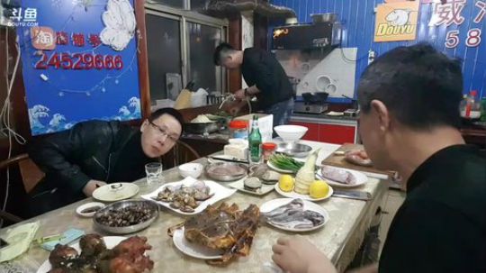 西北老狼哥发布了一个斗鱼视频2018-03-22