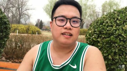 大牙:嚯嚯嚯.这天气打球.舒服！！ 2018-03-27 15点场