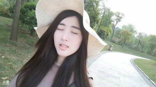 娜娜：户外走走～ 2018-04-01 16点场