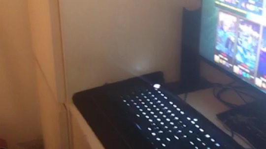 爸爸带老花镜打英雄联盟哈哈哈