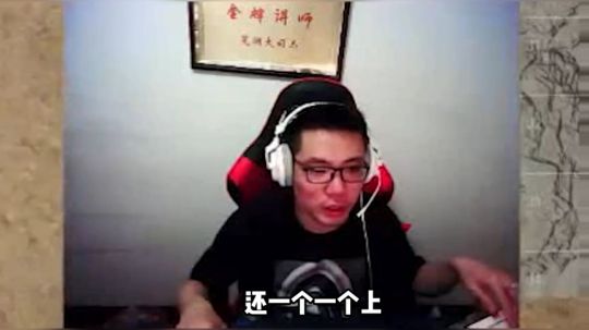 现在的人为什么头这么铁？拿锤子锤我喷子？还一个一个上！