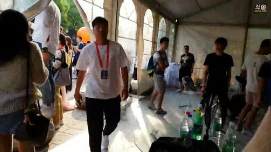 武汉嘉年华，走红毯 2018-04-28 16点场