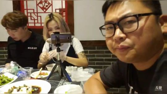 到达武汉。 2018-04-27 21点场