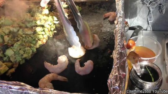 高清街头美食集合，深夜别看，怕你受不了 烤鳄梨、虾、三文鱼