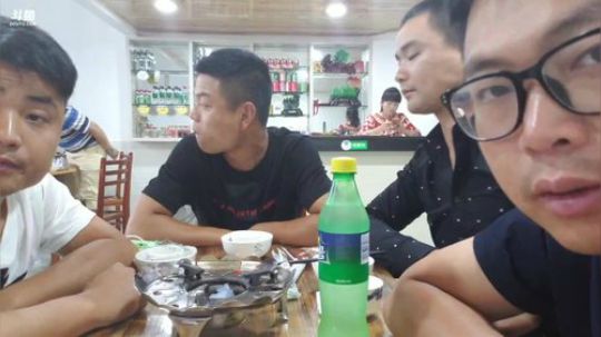 兄弟姐妹们回到张家界了 2018-05-02 17点场