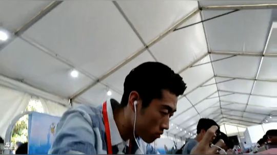 艺帝帝武汉羞涩户外？ 2018-04-30 15点场