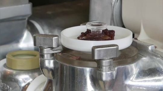 【各国路边小吃】日本街头食品-超快速敲打的手工麻糬年糕