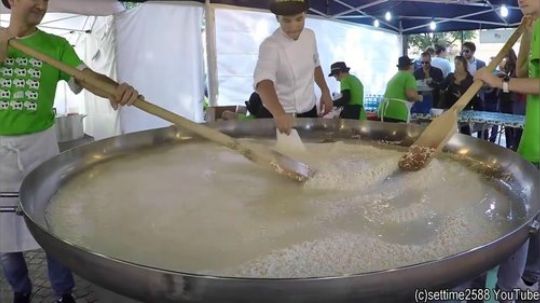 【各国路边小吃】第一次见到这么大的平底锅 放了好多芝士做芝士