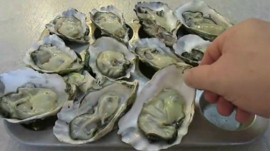 美国著名的“洛克菲勒牡蛎大餐”，就是这样做出来的！