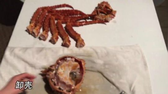 实拍温哥华海鲜餐厅后厨活杀一只巨大帝王蟹！这道菜肯定不便宜！