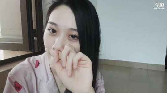 女主播:f4基地拍什么v 2018-05-05 16点场