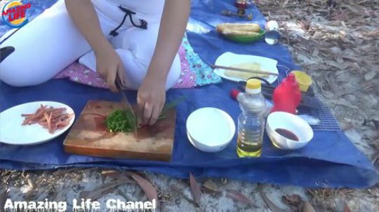 终极烤奶酪三明治食谱：如何制作烤面包与所有牛肉香肠和鸡蛋