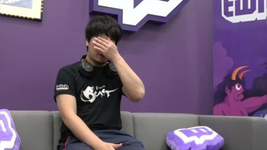 是这款游戏点燃了我对格斗游戏的热情!梅原谈街霸30周年合辑!