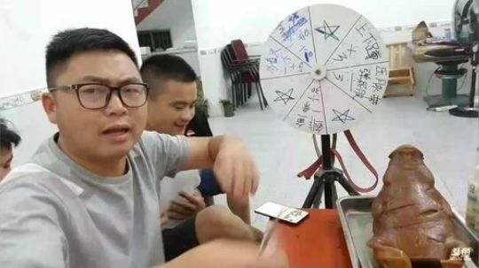 小龙虾美滋滋。 2018-05-20 20点场