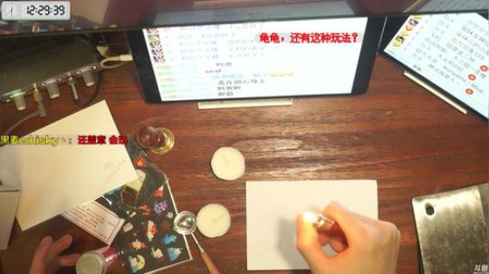 主播竟然现场直播滴蜡抹油