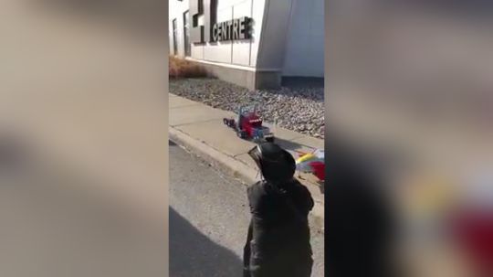 求求你们别秀了!社区儿童换装舞会上惊现3个会变形的熊孩子!