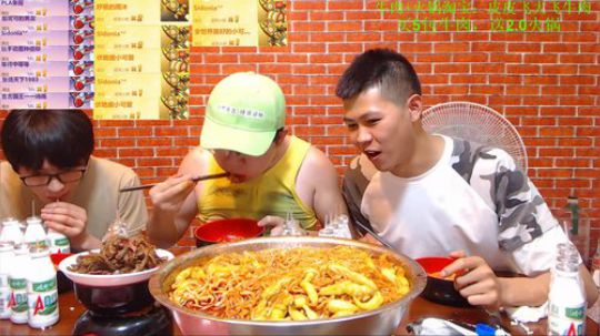我在斗鱼看美食老王直播美食