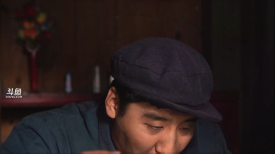 我在斗鱼看野食小哥直播美食