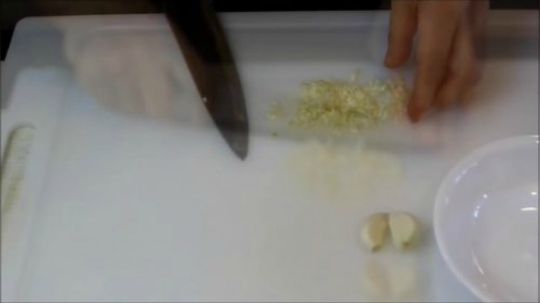 蒜泥白肉，川菜精品，这个做夜宵，吃的才“巴士”(ˉ﹃ˉ)
