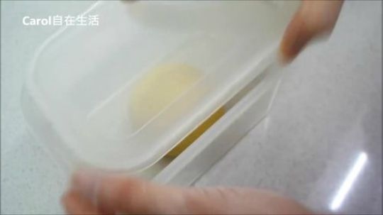 早餐吃个奶黄包，小姐姐做的好好吃(ˉ﹃ˉ)