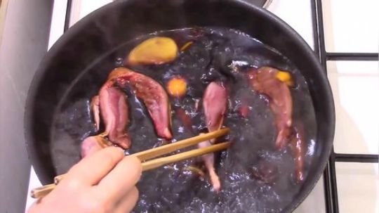 鹌鹑卤汁酱香鸡