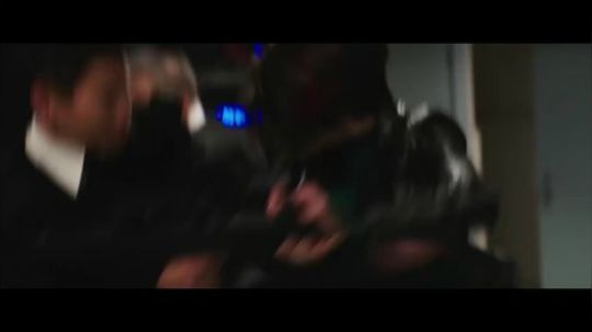 只有一条腿的中老年巨石强森!<摩天营救>官方最新预告!