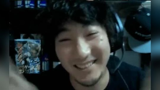 连扑克脸梅原都开始卖萌了!梅原直播最新下播日常卖笑!