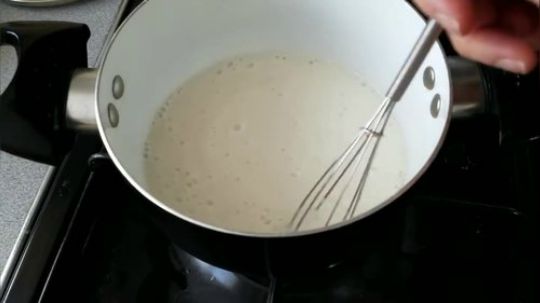 早餐吃个小姐姐做的椰子派桑果蛋糕，无油素食健康(ˉ﹃ˉ)