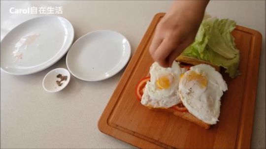 生菜午餐肉煎蛋三明治